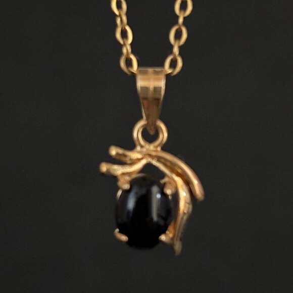 Vintage ONYX Pendant Necklace, Dolphin Ore 18K Gold Electroplate - Picture 5 of 5